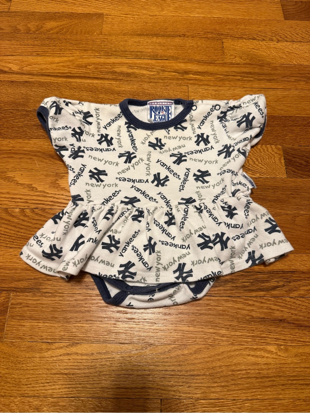 Vintage 90s New York Yankees Bodysuit Romper, Cute Baby Baseball (Size 12 Mos.)